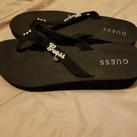 Guess women's shoes - Picture 2 of 2